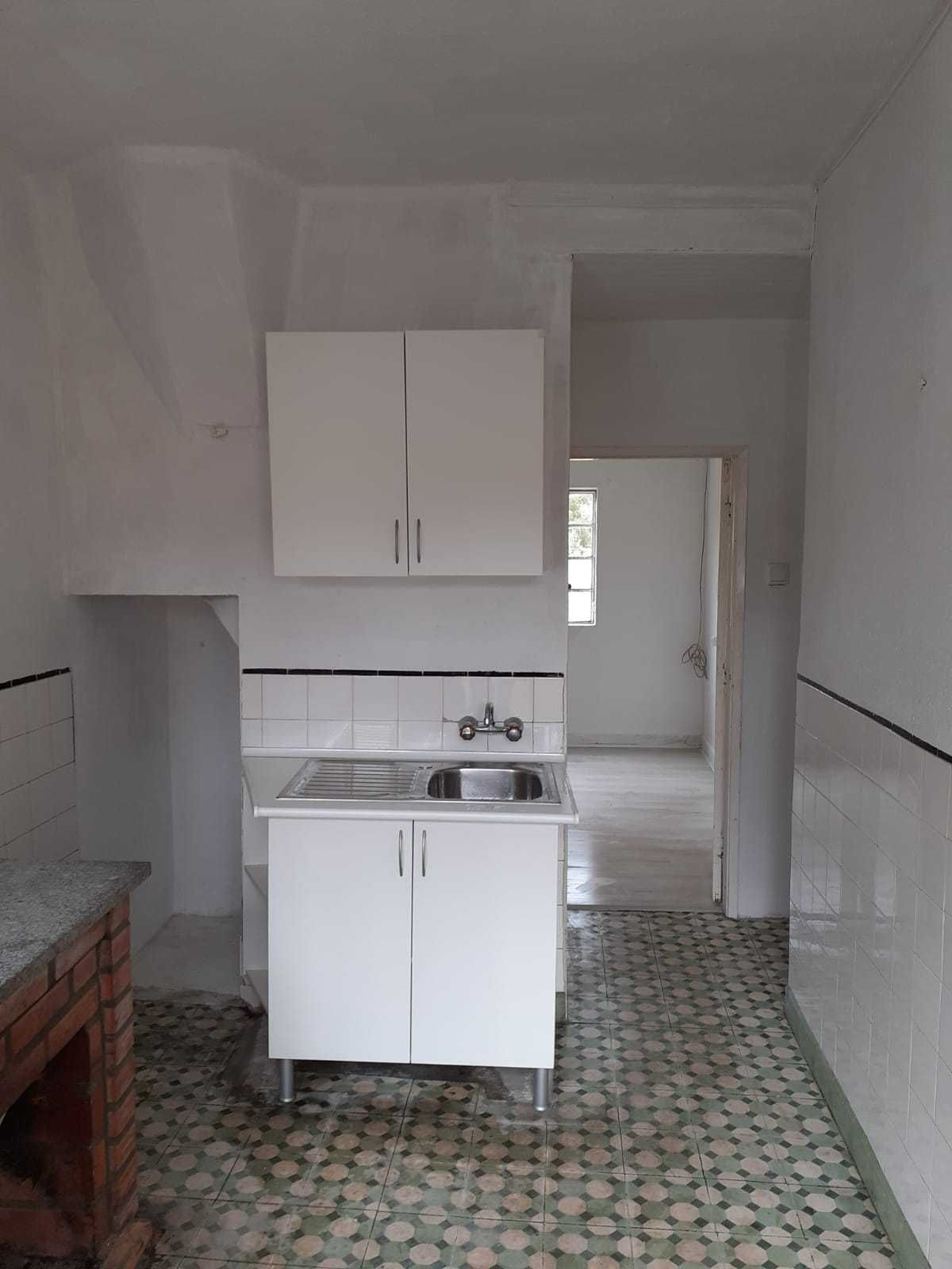 Moradia T2 com pequeno terraço