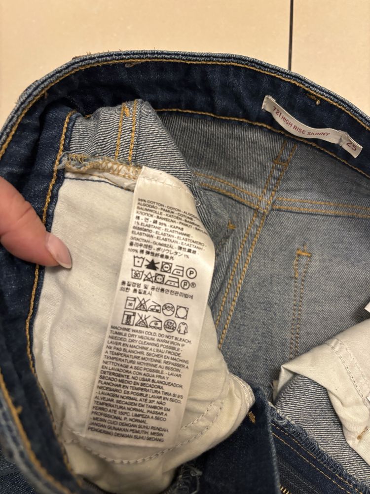 Spodnie jeansowe damskie levis uniwersalne dopasowane