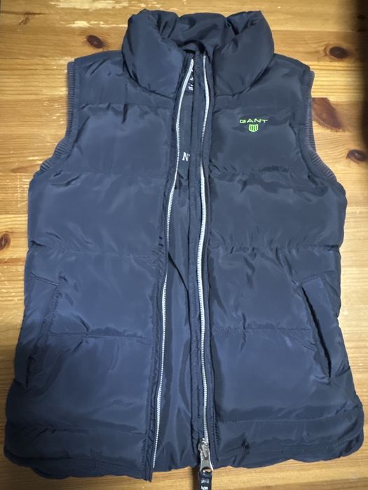 Colete  marca Gant azul escuro de menino