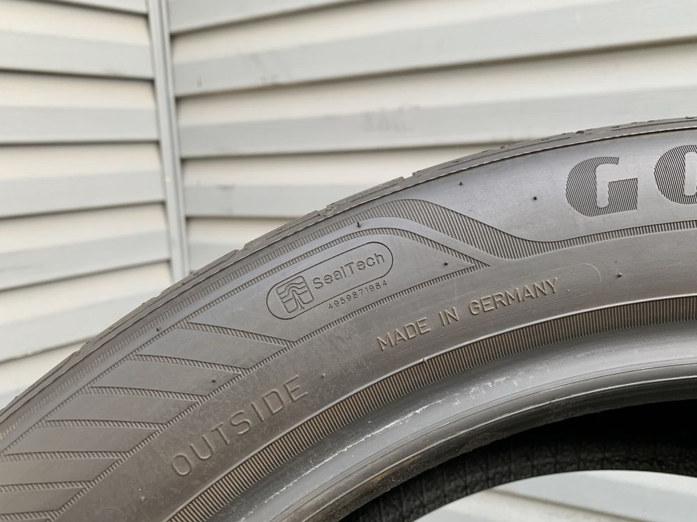 Комплект літніх шин GoodYear 215/50 R19 EfficientGrip Perfomance