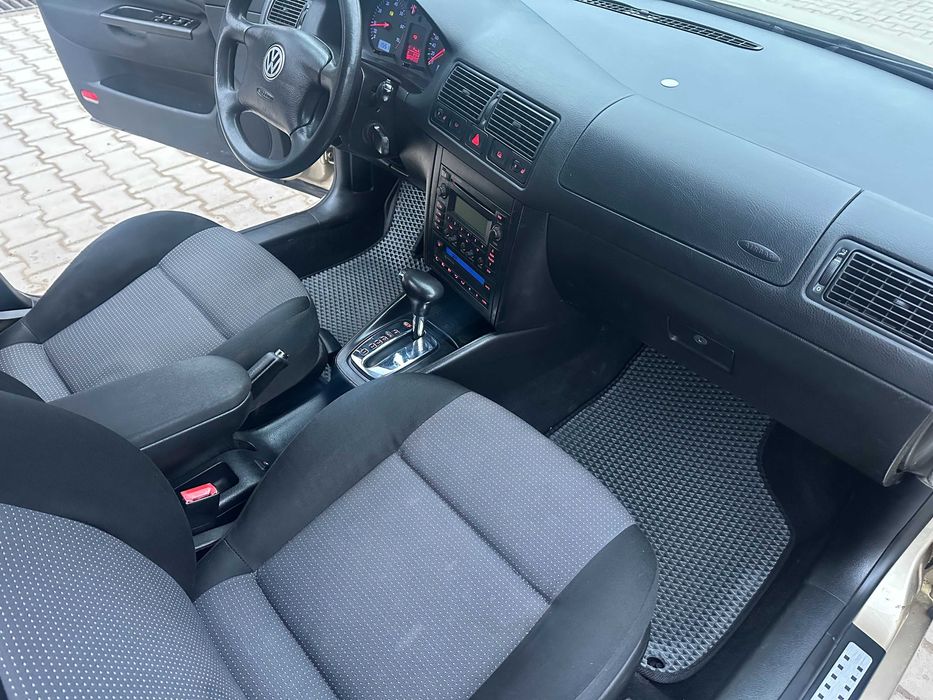 Фольксваген Гольф  1.6 АКПП