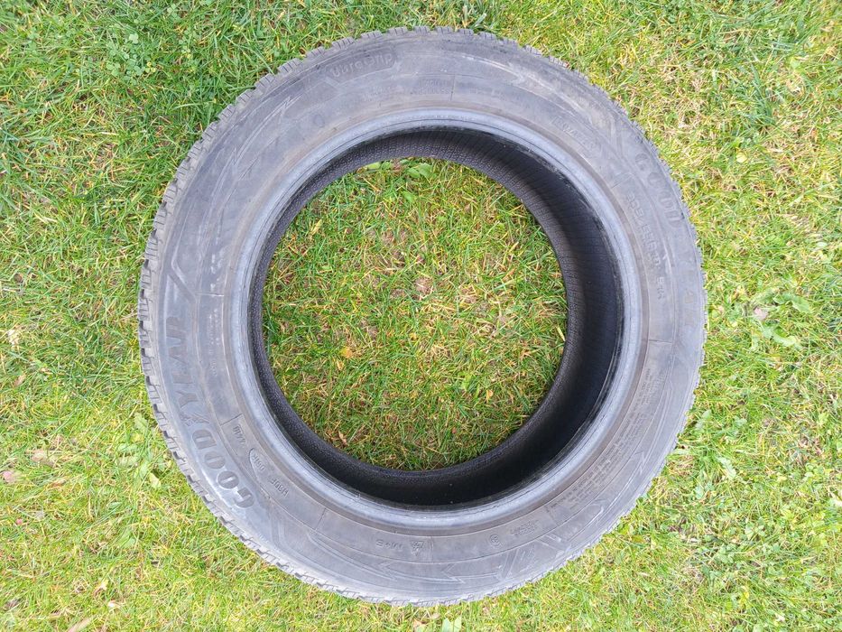 Opona zimowa Goodyear 205/55/R16