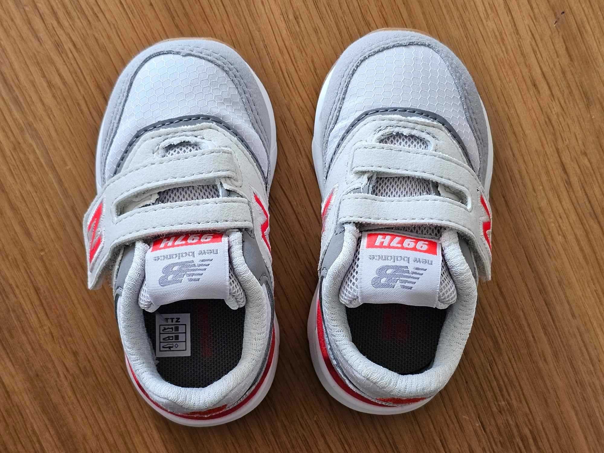 Ténis New Balance para bébé tamanho 18.5 novos