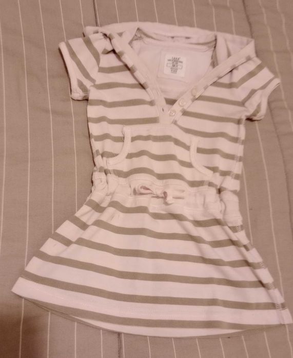 Vestido com capuz, manga curta, fita ajustável na saia 2 anos -  C&A