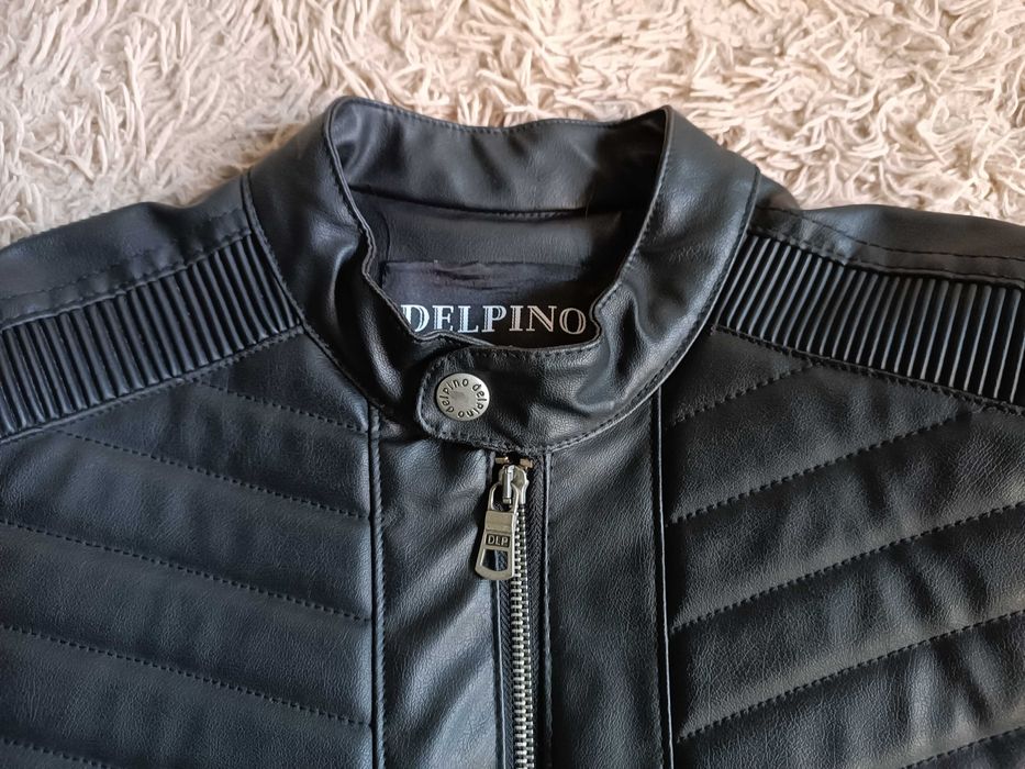 Чоловіча чорна шкіряна ( дуже якісний замінник) куртка