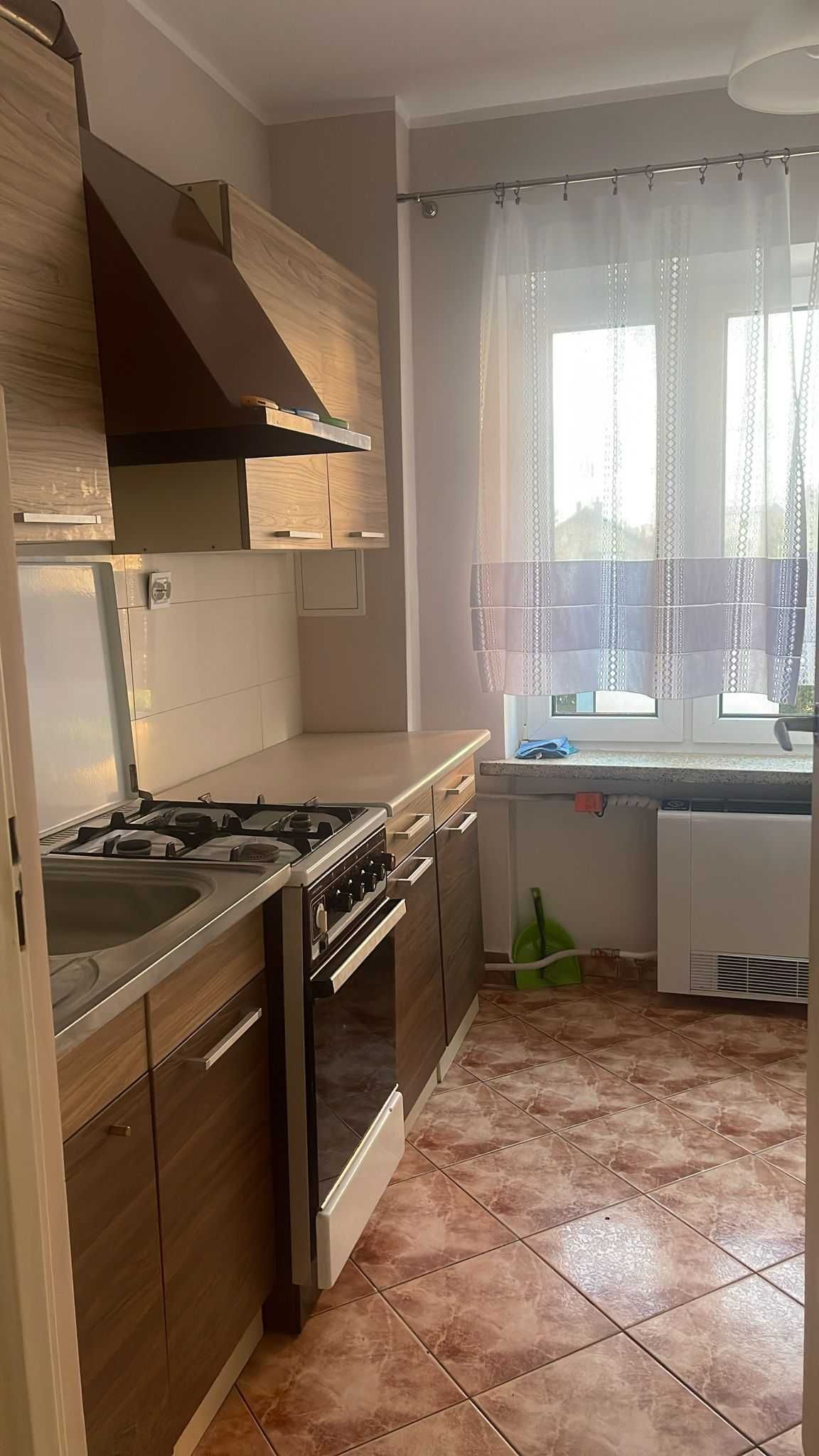Rezerw. 2 pokoje 1-osob. dla studentek 12, 21m2, bez opłat. Walecznych