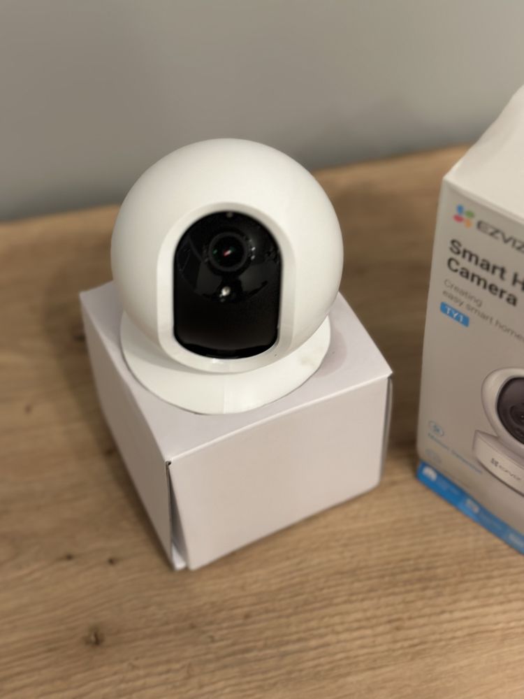 Wi-Fi камера EZVIZ Smart Home Camera