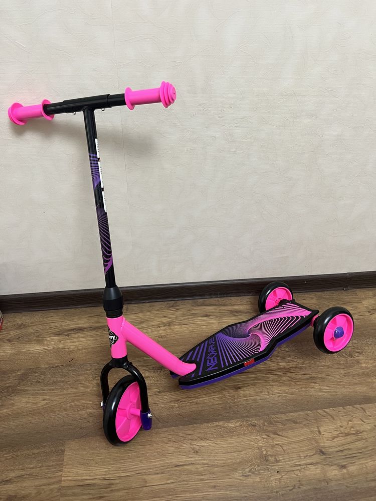 Детский самокат США Huffy Neowave с подсветкой