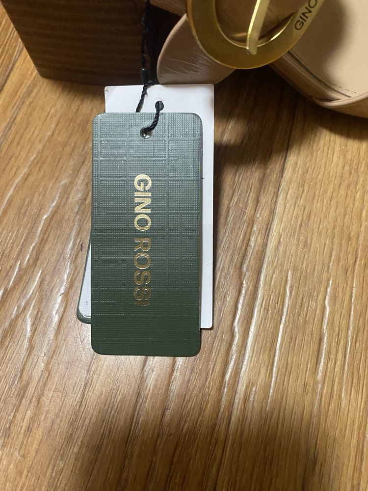 Босоножки Gino Rossi. 37 p.