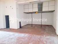 Loja com Pé Direito de 4m2 e Grande Potencial na Cova da Piedade, A...