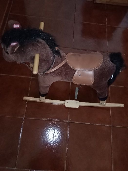 Brinquedo para criança (cavalo)