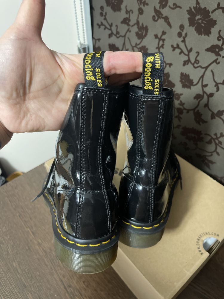 Шкіряні жіночі черевики Dr. Martens 1460