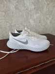 Кросівки Nike Revolution у білому кольорі, розмір 44.