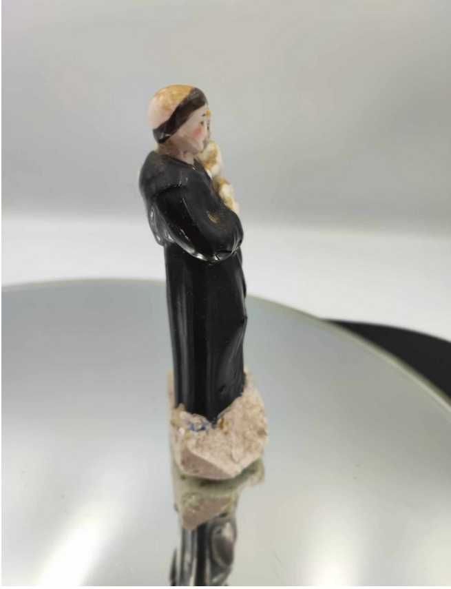 Przedwojenna gipsowa figurka św.Antoni,wys.12,5 cm.