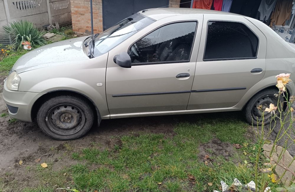 Рено логан 2011р