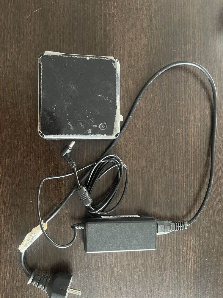 Mini Komputer Intel NUC DC3217IYE