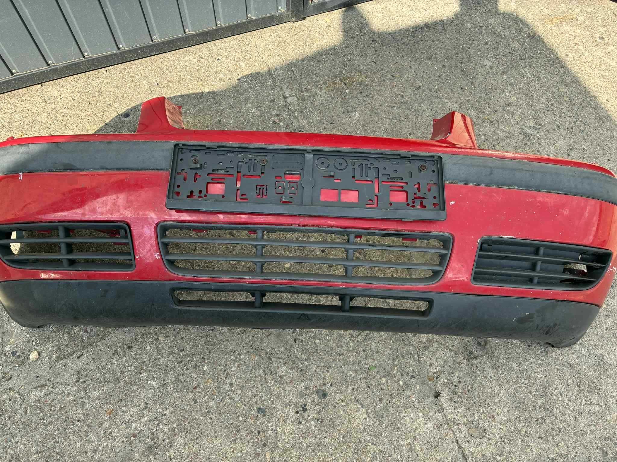 zderzak przód przedni czerwony vw volkswagen golf 4 iv bora LY3D
