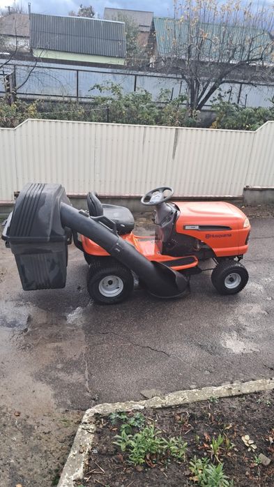 Садовий трактор газоно косарка Husqvarna Lt151