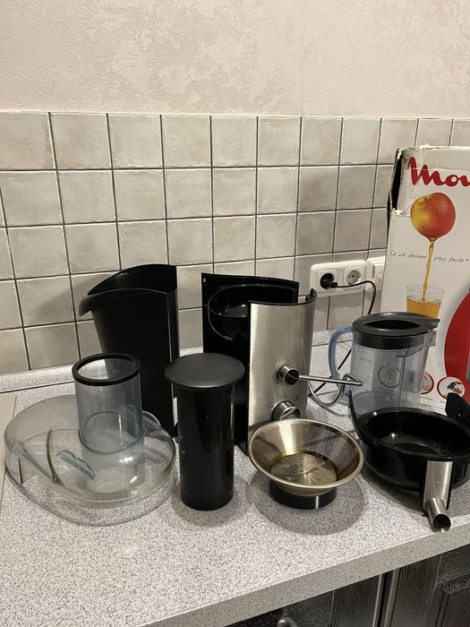 Соковитискач Moulinex ju955