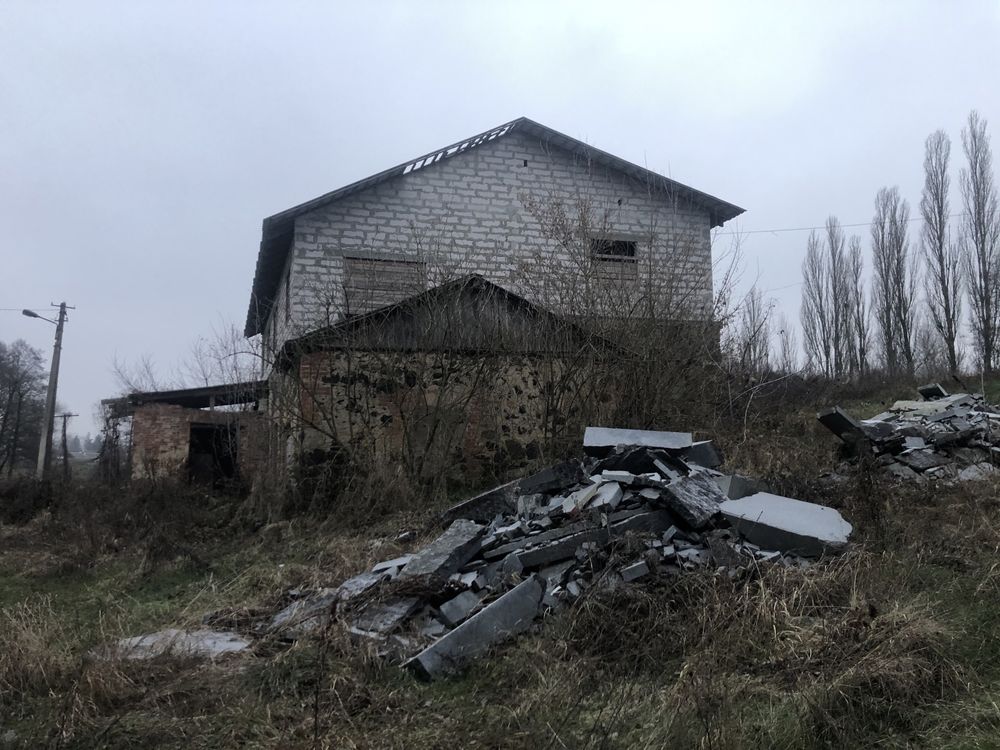 Недострой у реки