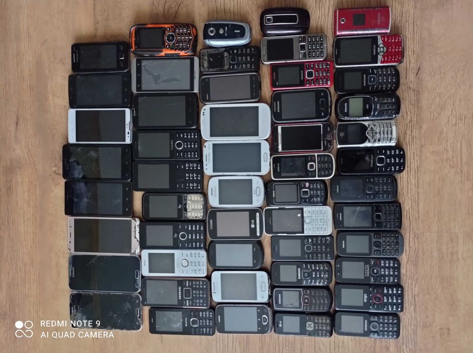 Телефон мобильный на запчасти.