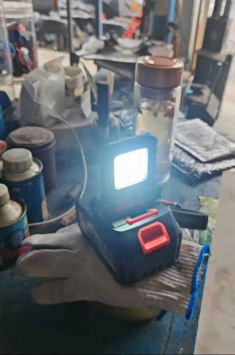 Универсальный фонарь под все виды батарей для инструмента Makita и др.