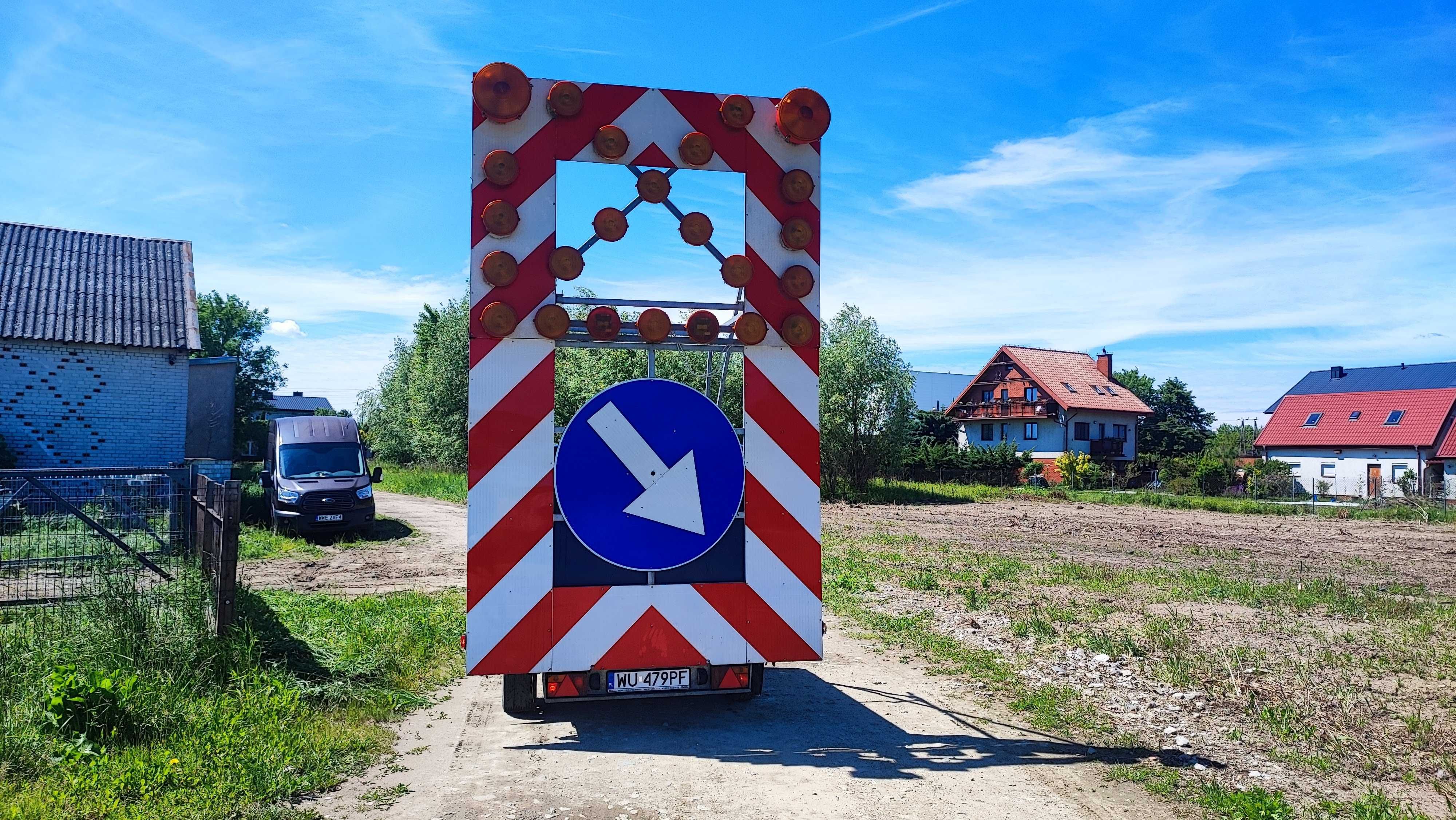Przyczepa sygnalizacyjna U26 Kierowanie ruchem Wynajem Znaki drogowe