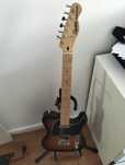Guitarra Squier Telecaster com suporte e conjunto de cordas novo