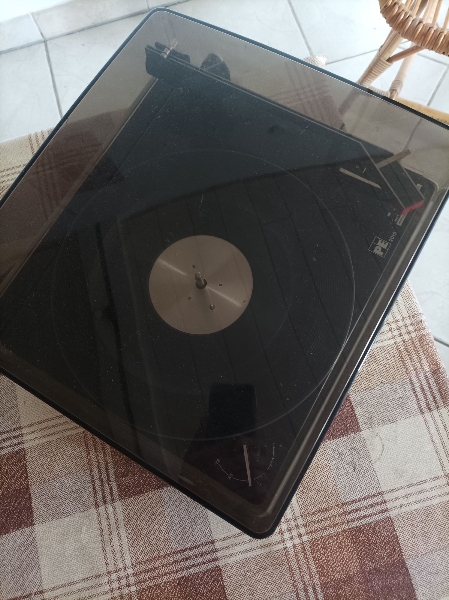 Gramofon vintage ze wzmacniaczem  PE-2015