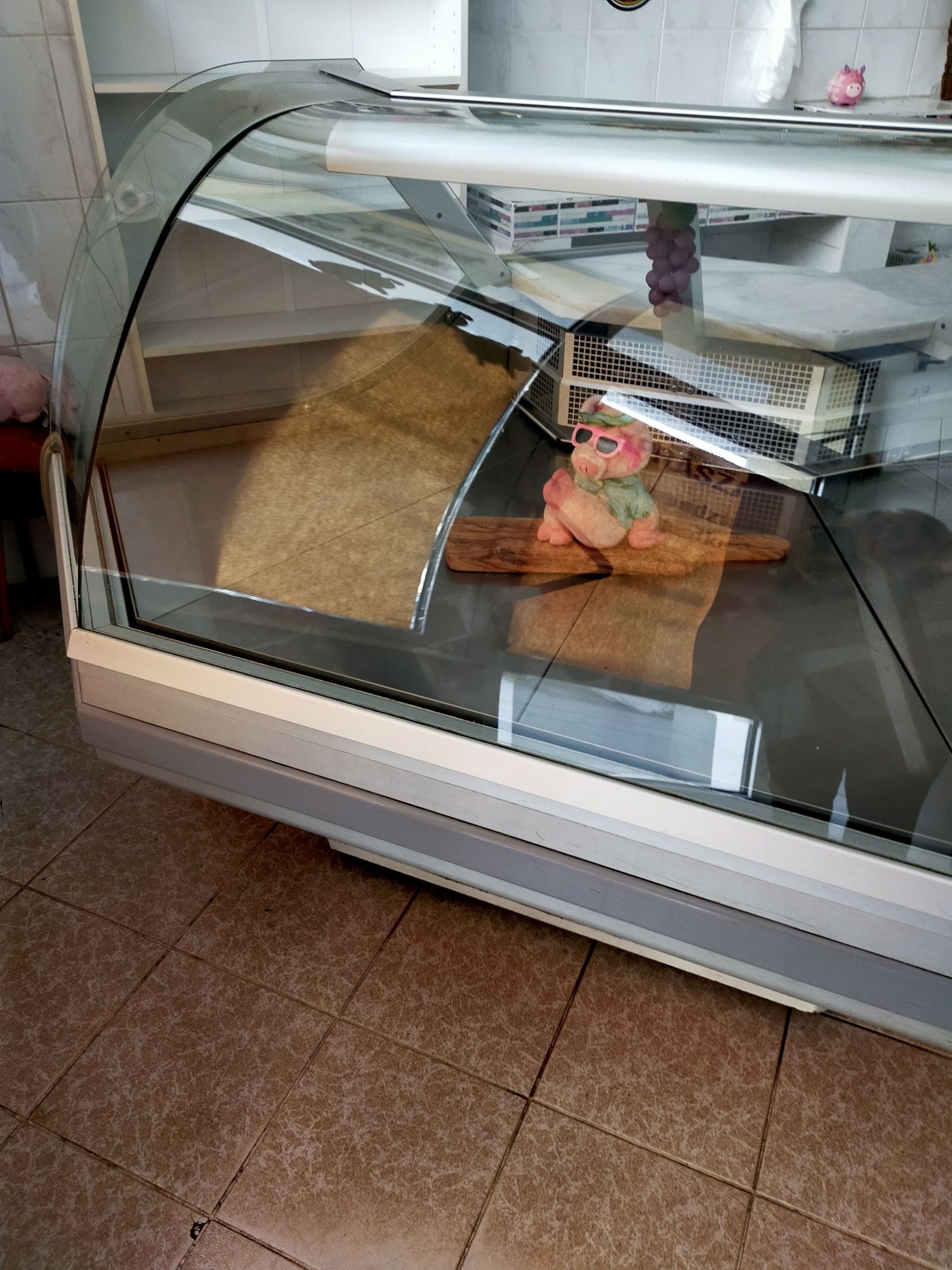 Włoska lada chłodnicza z naroznikiem