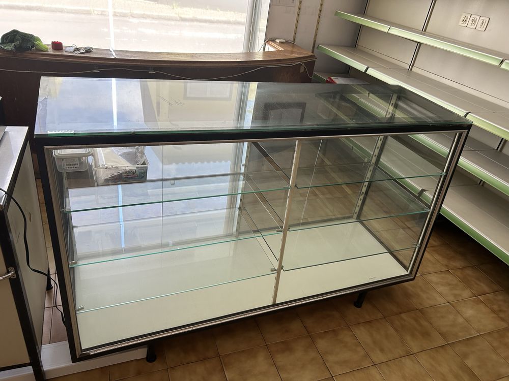 Vitrine de exposição para superfície comercial