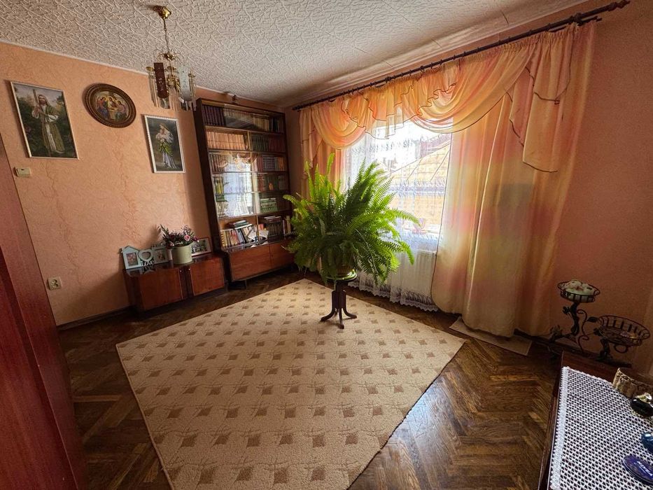 Продаж 4-х кімнатної квартири, біля школи №1, ближній центр, Дрогобич!