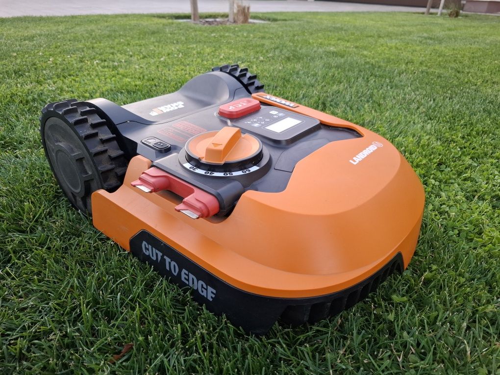 WORX Landroid M700 WR142E robot koszący do 700m2
WR142E | do 700 m²
