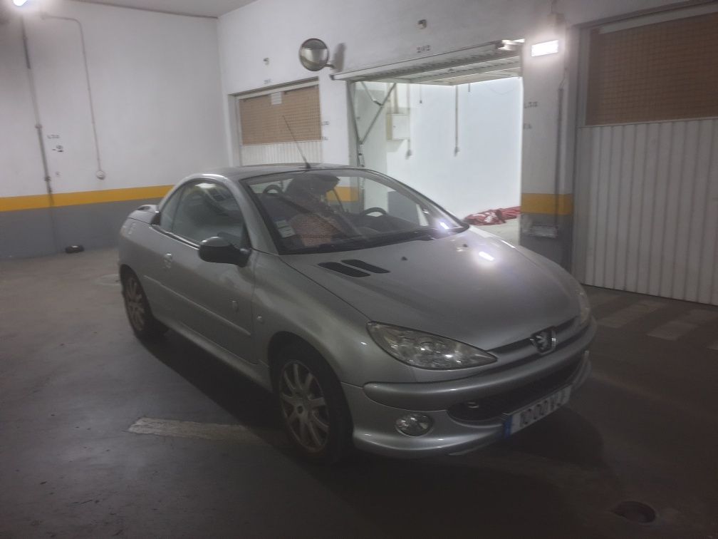 Peugeot 206cc  esta em optimo estado tem camara