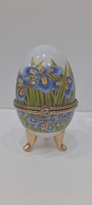 Jajko- szkatułka z porcelany