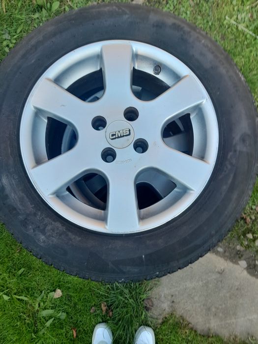 Opony całoroczne na felgach 195/65 R15