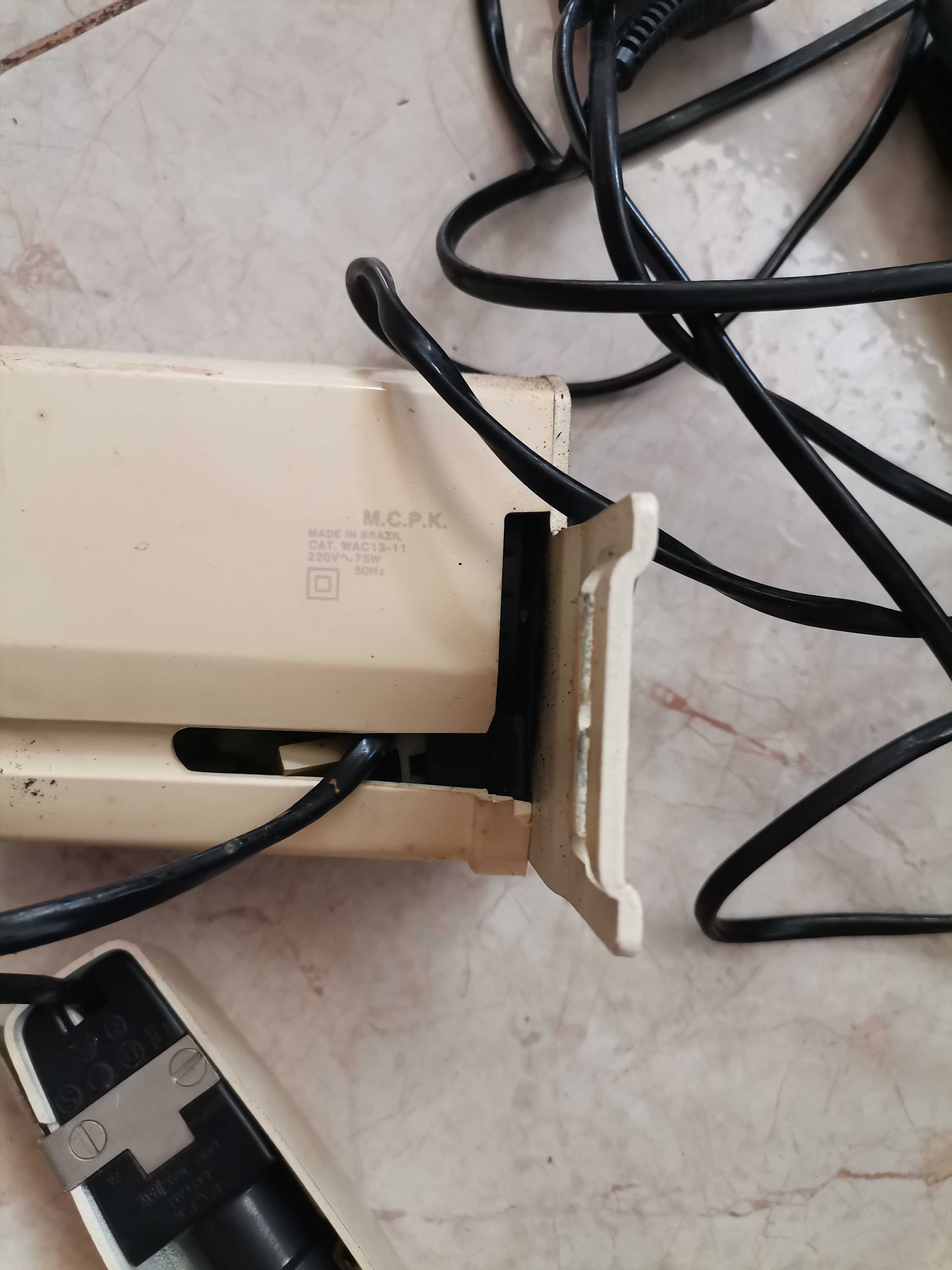Motor elétrico e pedal para máquina de costura