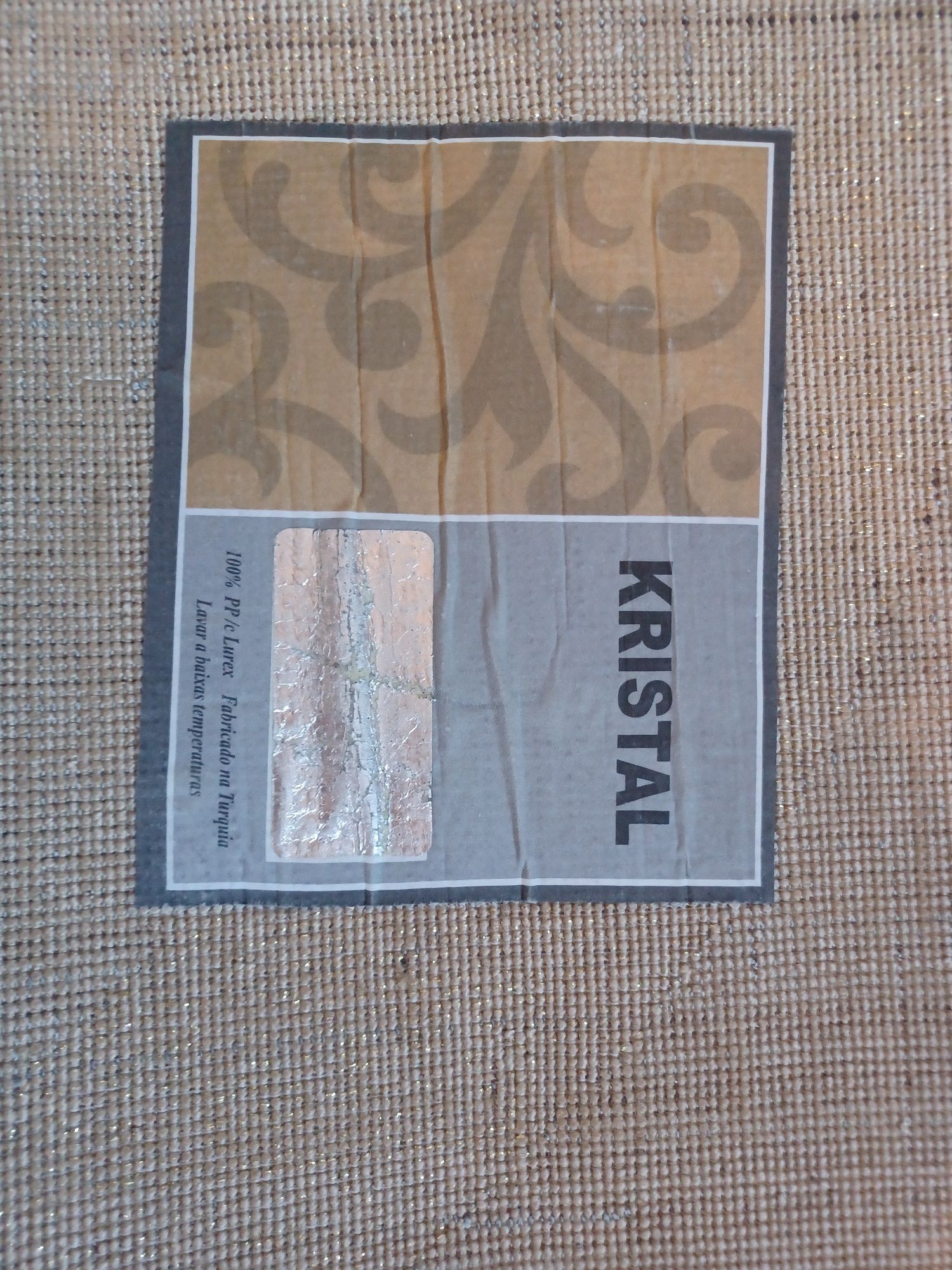 Carpete beje/dourado