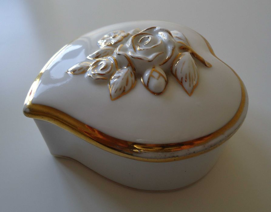 Porta-jóias antigo em porcelana