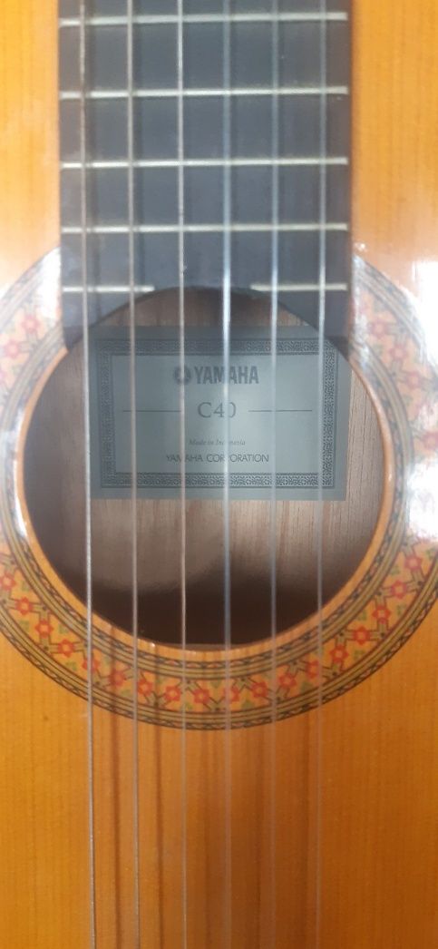 Gitara akustyczna Yamaha C40 z futerałem