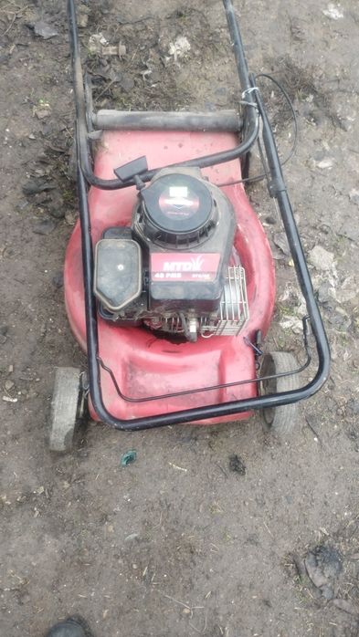 Продам газонокосарку