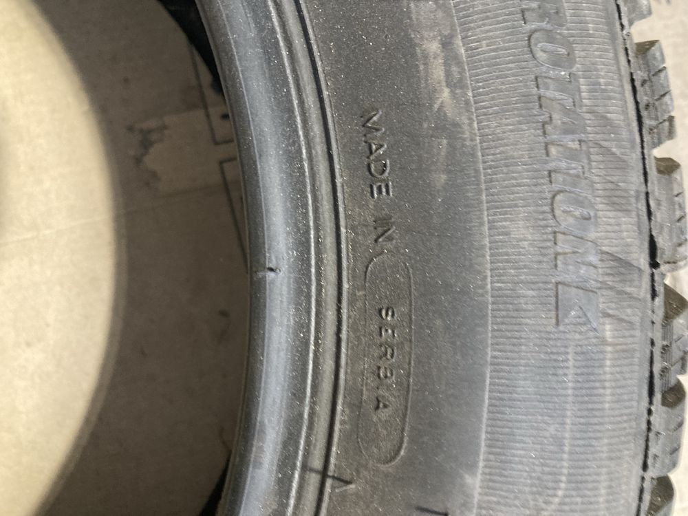 Продам зимову гуму 215/60R17