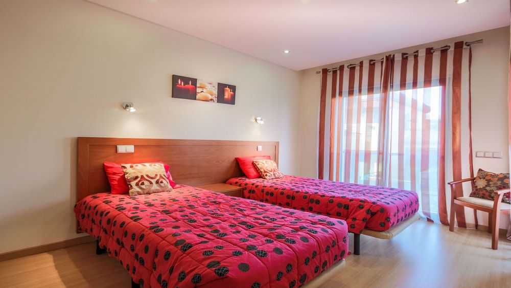 Moradia M4 c/ Piscina p/ Férias. Albufeira-Algarve.