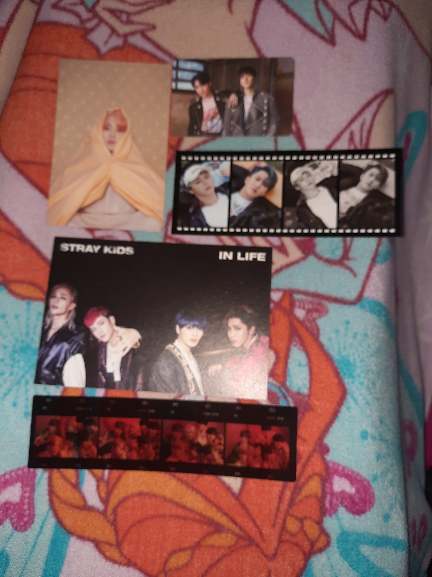 Карточки из k-pop альбомов bts stray kids