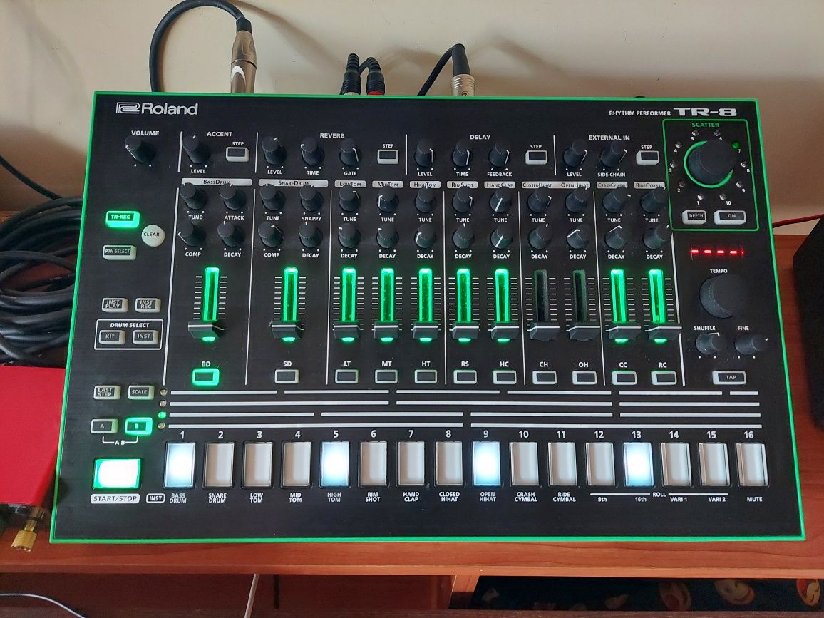 Roland TR-8 com expansão 7×7