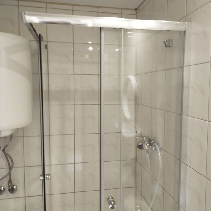 Sprzedam kabiny prysznicowe z brodzikami