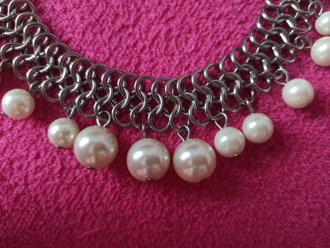 Naszyjnik w kolorze srebra z perełkami M&S