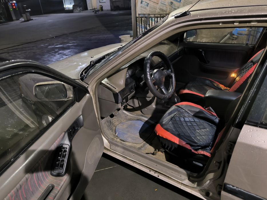 Продам Mazda 323.  Газ/Бенз. Гур.