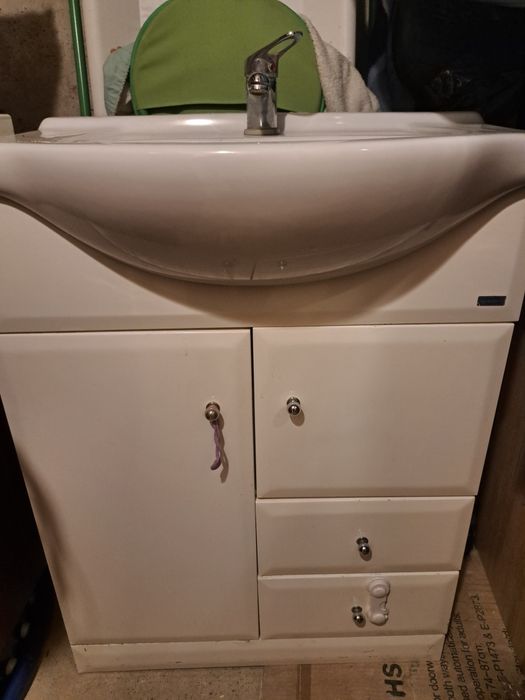 Umywalka z bateria i szafka 60cm