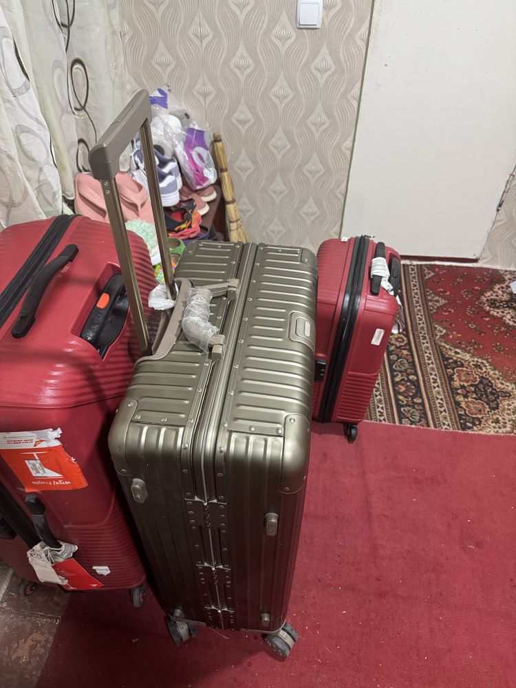 Продам чемодан Rimowa